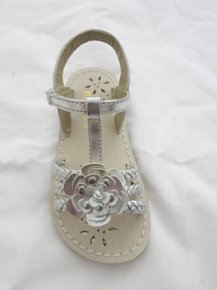 Sandalias Me Too Lil Kala Metálicas Plateadas Zapatos Flor NUEVO Pascua Tirantes Foto 2 de 4