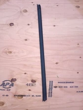 2014 - 2018 Ford Focus FRONT  RIGHT DOOR WINDOW INNER BELT MOLDING OEM