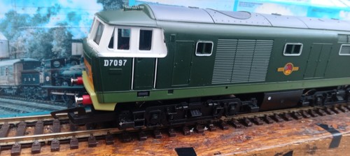 Hornby 00 Gauge Class 35 Hymek DCC Fitted BR Green Livery Lot 5 - Picture 9 of 19
