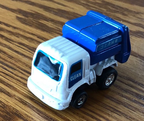 F & C (China) “Clean” Rear Load Garbage (Waste/Trash/Refuse) Truck - Picture 5 of 5