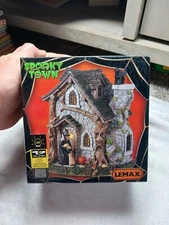 Lemax 2023 Wanda's Cottage Spooky Town #34079 Sweet Home Spell Shop Witch Cat