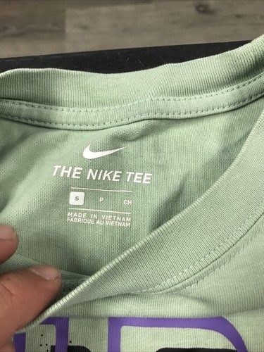 Nike Air Men’s T-Shirt Size S Green DD1404 OFFICIAL 90s REISSUE - Picture 2 of 5