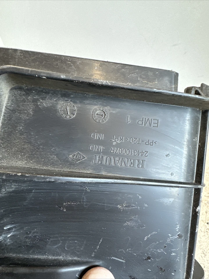 Cubierta embellecedora Renault Laguna 244310007R original 2.0 Dci 2010 Foto 2 de 4