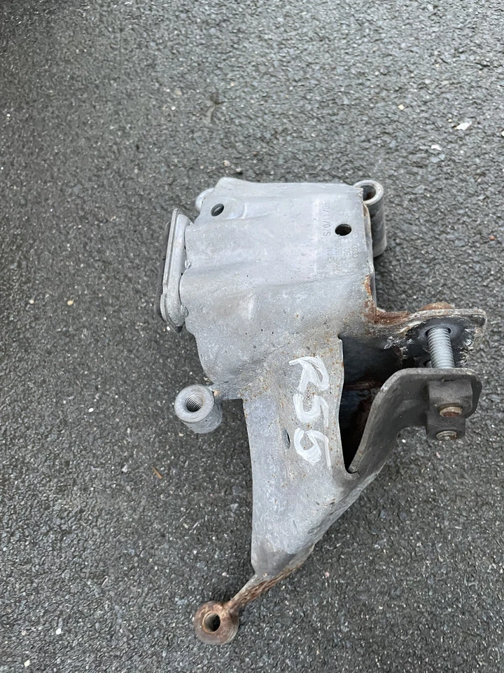 Audi RS4 RS5 8T 8F conjunto de suportes de montagem do motor 8K0399060J 8K0399059J - Imagem 3 de 4