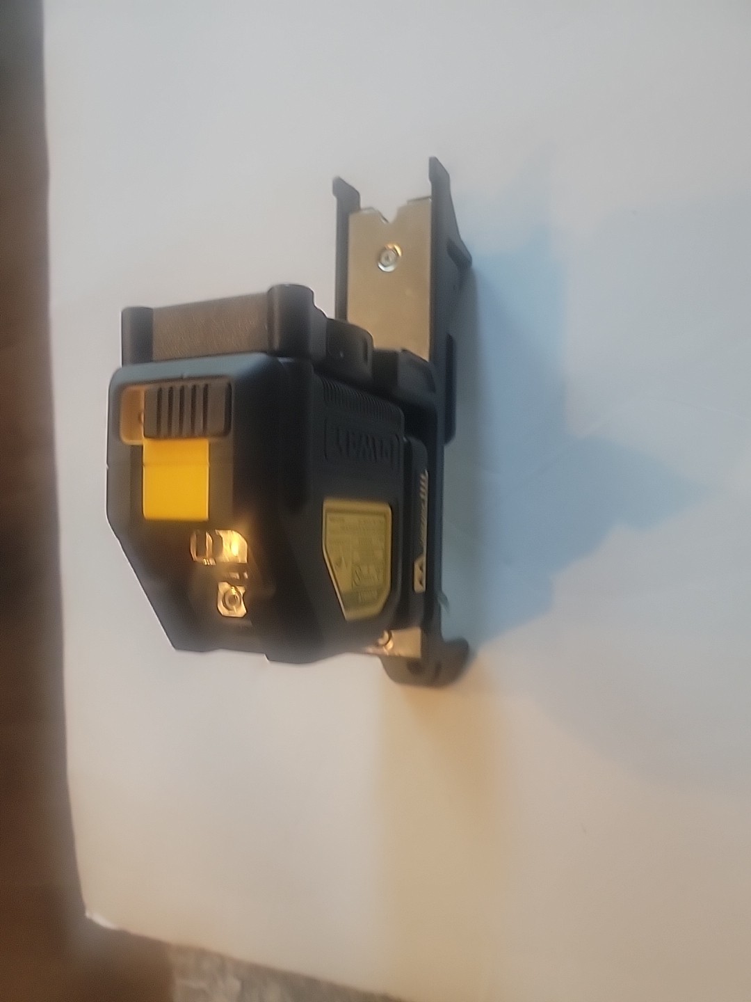 USED PERFECT DeWalt DW088LR 12V Red Cross Line Laser Level   w/Battery Pack 6v 