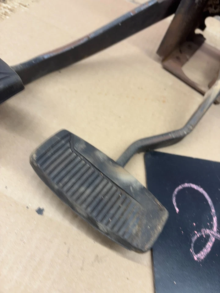 Ford F150 Bronco F250 F350 1973 1979 pedales de embrague caja de pétalos montaje manual de fabricante original Foto 3 de 4