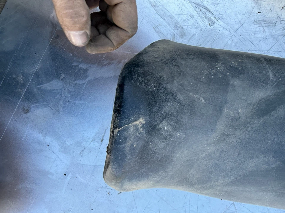 Yamaha SRX250 SRX 250 Base de asiento Cubierta de plástico para pilotos OEM Espuma genuina para conductores Foto 2 de 4