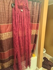 Spirit Halloween Burgandy Czerwona koronkowa peleryna z kapturem Kostium Cosplay