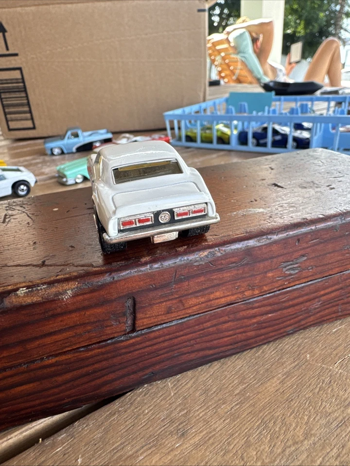 Hot Wheels Heavy Chevy Camaro - White Flame - NEAR MINT - Vintage Real Riders - Image 4 of 4