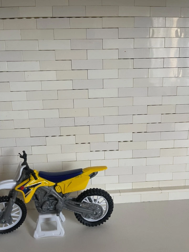 new ray modellino moto SUZUKI RM Z 450 scala 1/18 motocross - Immagine 3 di 4