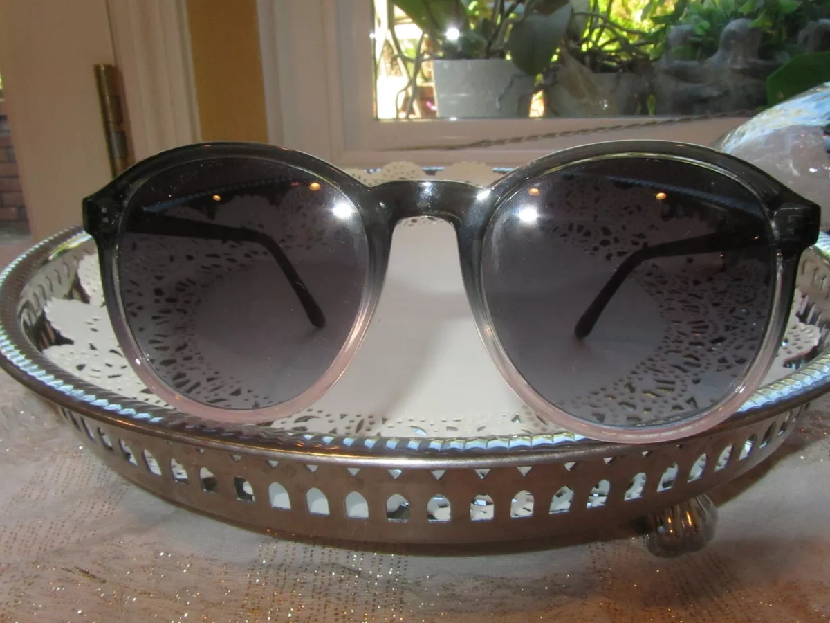 BARELY WORN A SUNNY PLACE FOR SHADY PEOPLE SUNGLASSES 2 TONE FRAME GRAY