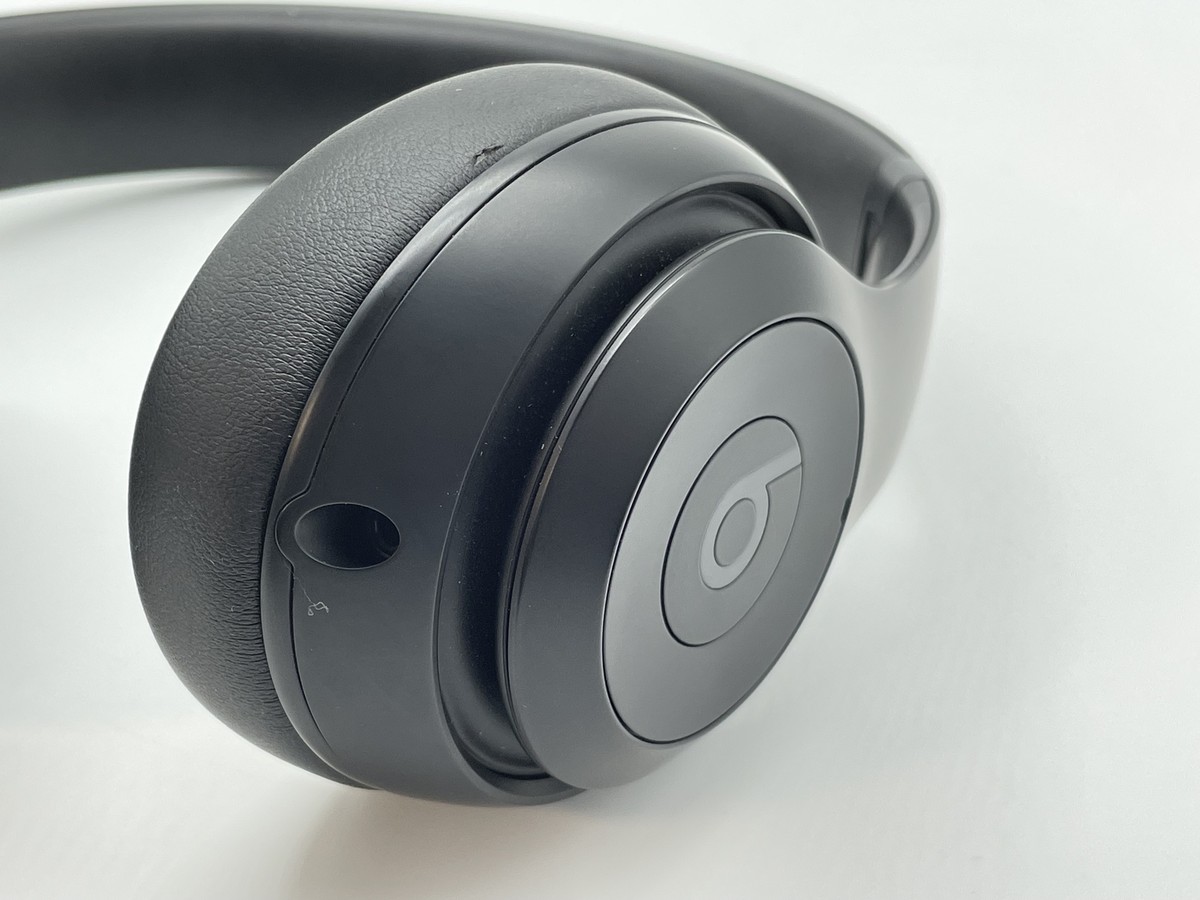 Beats by Dr Dre Studio Pro A2924 Wireless Noise Cancelling Beats by Dr Dre Studio Pro A2924 Wireless Noise Cancelling