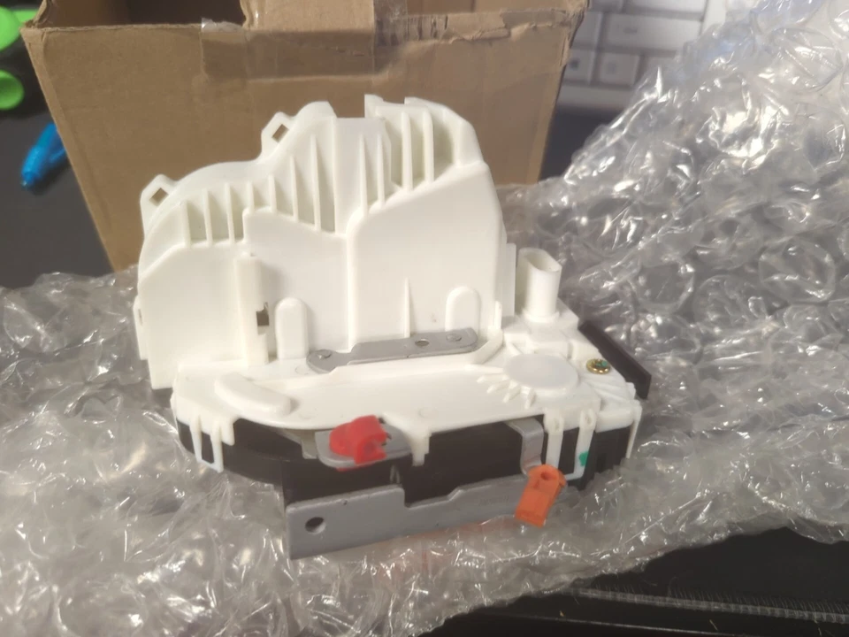 Actuador de bloqueo de puerta integrado Dorman 937-969 para modelos Dodge Jeep Foto 2 de 2