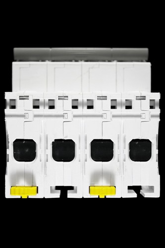 SCHNEIDER 125 AMP FOUR POLE MAIN SWITCH DISCONNECTOR ISW A9S65492 - Picture 4 of 6
