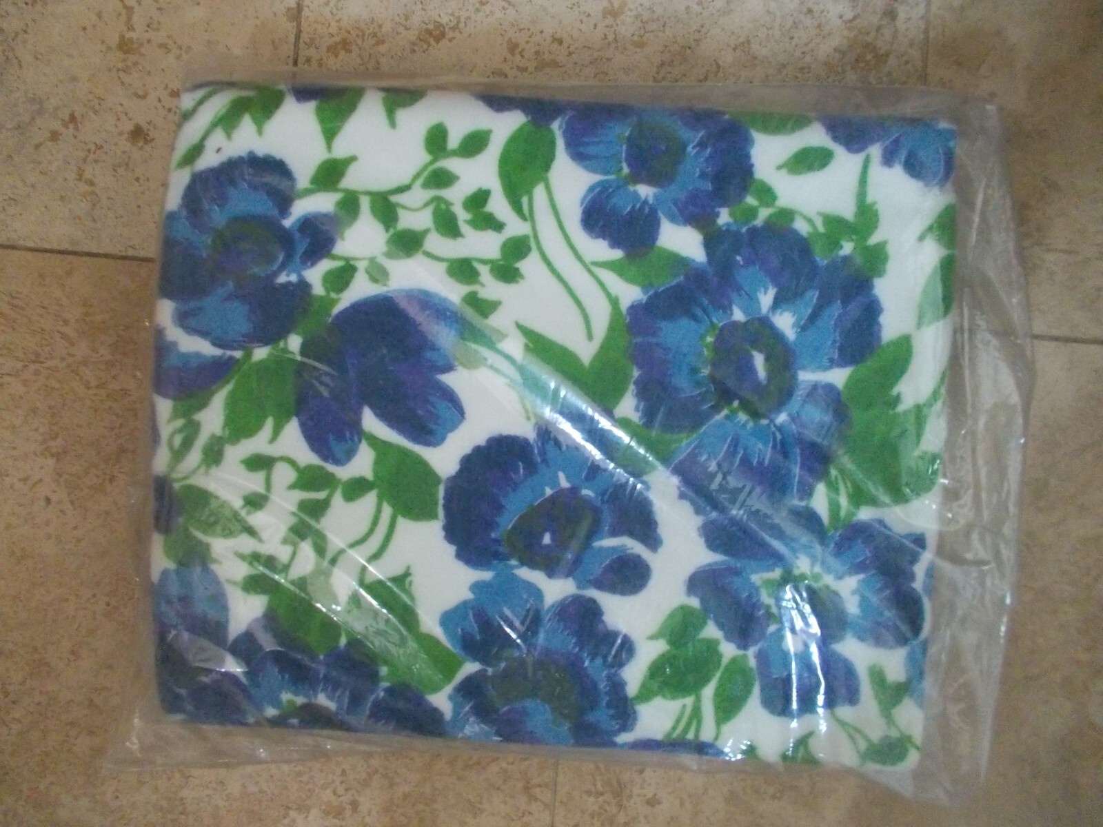 NEW Grants Home classic 100 Virgin Acrylic twin/double blue floral
