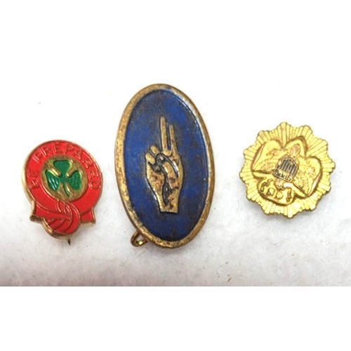 Vintage Girl Scouts Brownie Pins Lot Two Finger Be Prepared Senior Membership