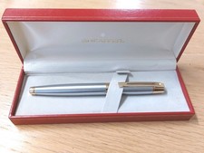 VINTAGE SHEAFFER WHITE DOT FOUNTAIN PEN, MEDIUM NIB...GOLD TRIM