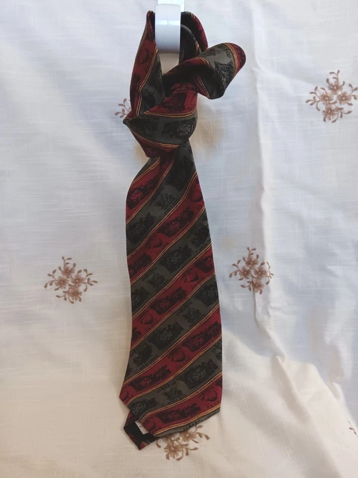 Tabasco Silk Tie Red, Green & Gold - Image 3 of 4