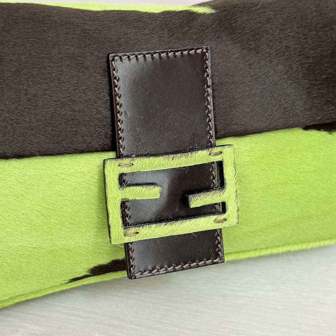 バッグ FENDI Baguette Green Pony Hair Shoulder Fendi Cow Print Ponyhair Baguette - Green Shoulder Bags