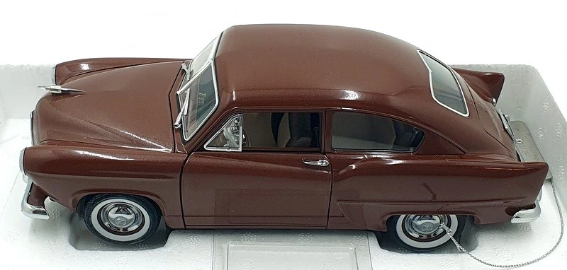 Sun Star 1/18 Scale 5101 - 1951 Kaiser Henry J - Caribbean Coral Metallic - Image 4 of 4