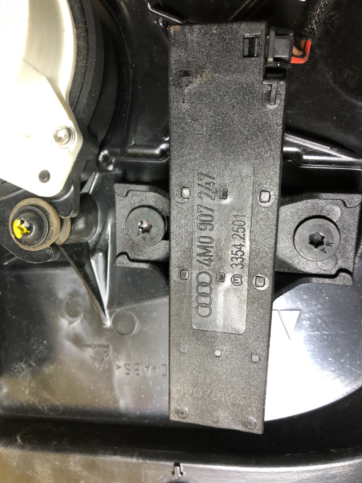 2017-2020 Bentley Bentayga Rear Left Door Actuator W/ Soft Close Motor 4M0839015