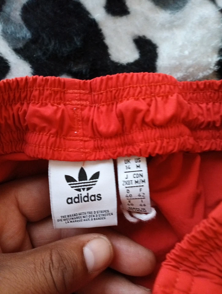 Pantalón Corto de Natación Adidas Originales Hombre Rojo/Blanco 3 Rayas (GN3526) Talla M  Foto 3 de 4