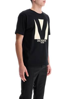 Tシャツ・カットソー VALENTINO GARAVANI 'Chez Valentino' T-shirt Black Valentino Garavani Cotton T-Shirt with Chez Print | Saks
