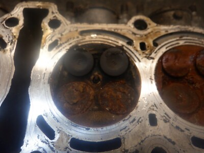 1992 KAWASAKI NINJA ZX600 ZX-6 CYLINDER HEAD RUSTY VALVES WITH