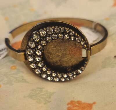 ?Anthropologie Half Moon Bangle Bracelet Size 6.5 Gold Tone  display picture 1