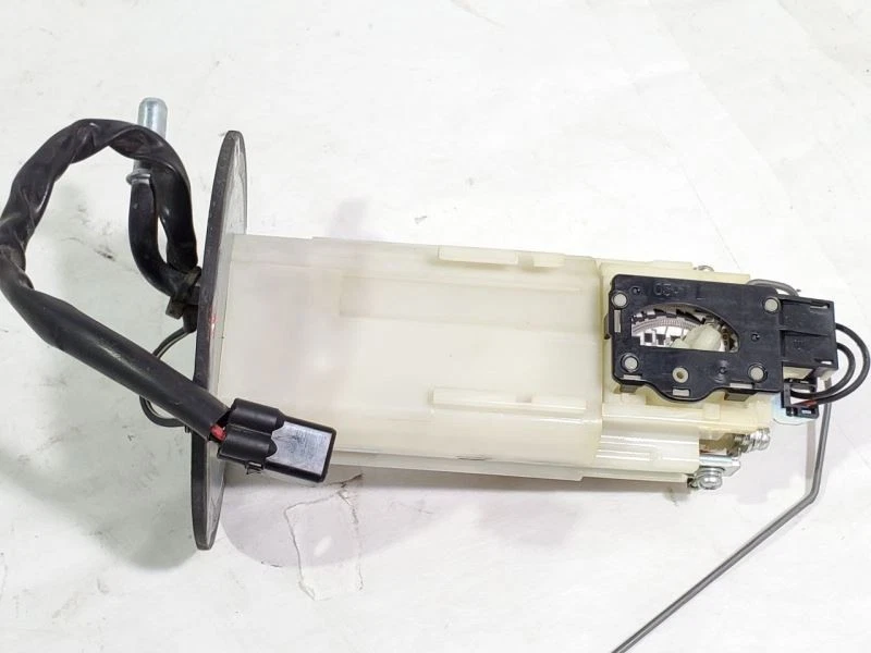 Unidad de envío de bomba de combustible de gas 49040-0035 Kawasaki Vulcan 1700 VN1700 OEM 2009 2022 Foto 3 de 4