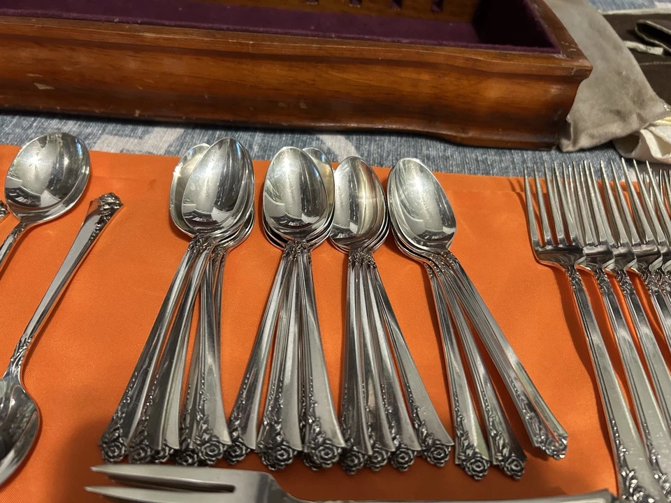 Damask Rose Heirloom Oneida Sterling Silver 80 Piece Flatware + 14 addl pieces - Image 3 of 4