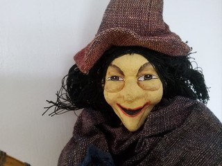 alte lustige Hexe auf Besen Vintage ca 50 cm lang zum Aufhängen