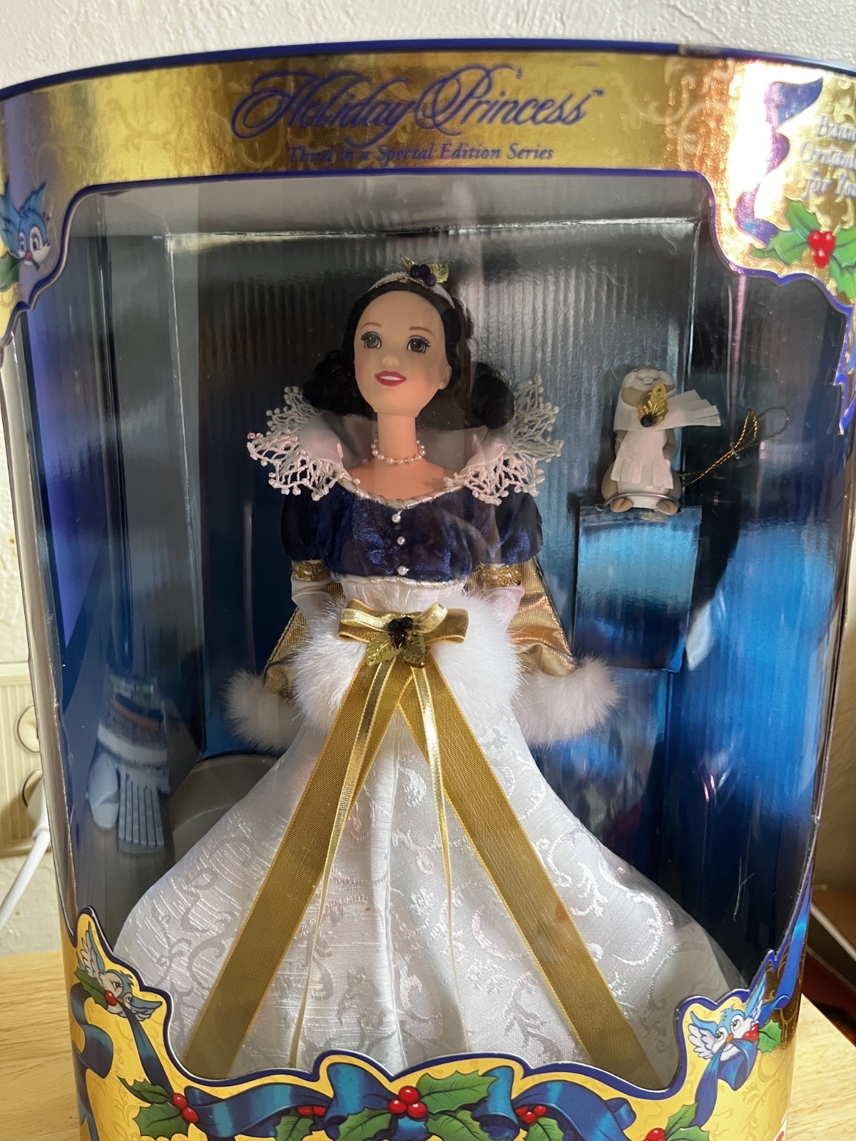 NIB 1998 Mattel Walt Disney's Snow White Holiday Collection Princess Barbie