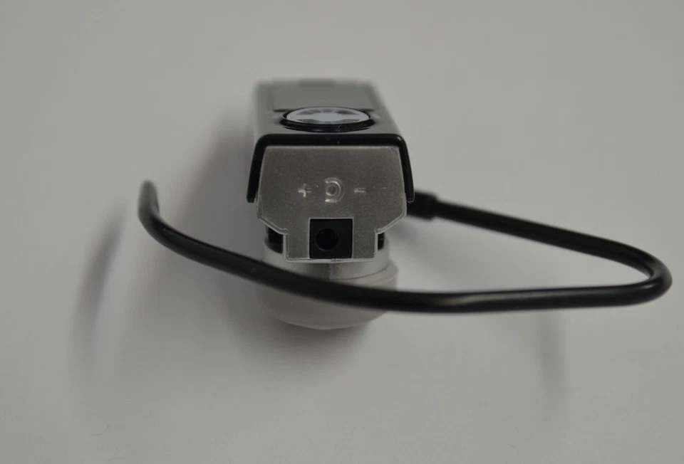 New QuikCell Ultra-light Small Universal Bluetooth Wireless Headset Q9400 Black - Image 4 of 4