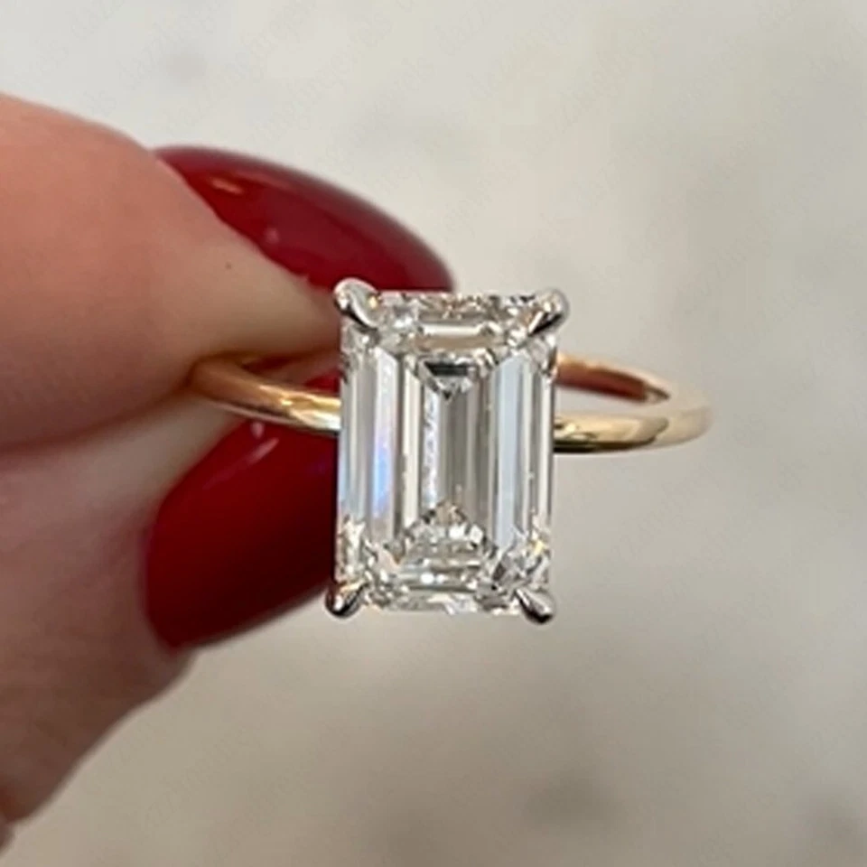 Anillo de compromiso de diamantes cultivados en laboratorio talla esmeralda IGI 2,80 quilates E VS1 oro de dos tonos de 14 k Foto 3 de 4