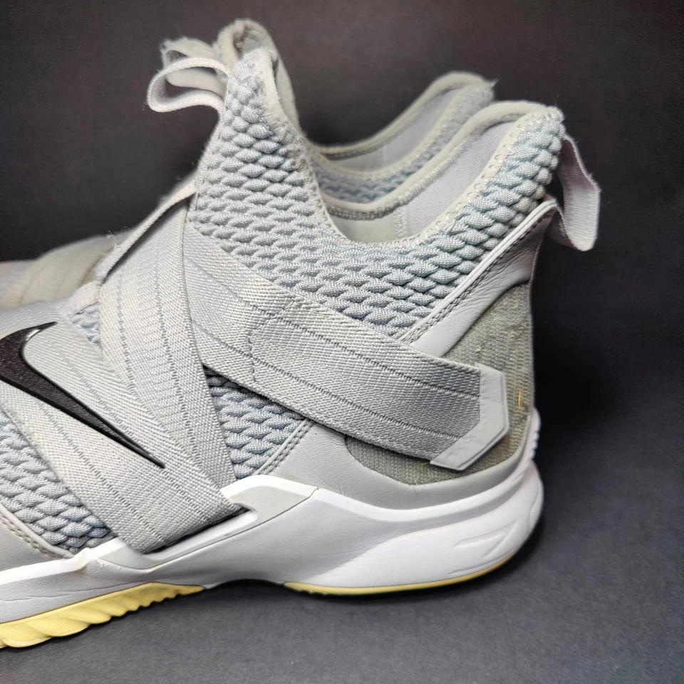 Talla 13.5 - Nike LeBron Soldier 12 TB Gris Lobo AT3872-003 Foto 4 de 4