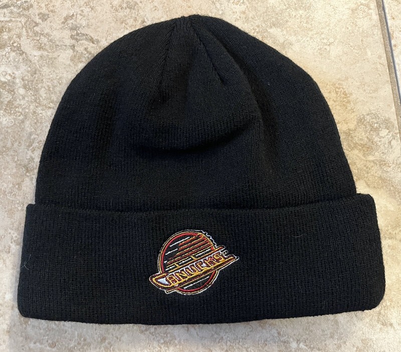 Vancouver Canucks NHL Hockey Skate Black Beanie Knot Hat Zephyr