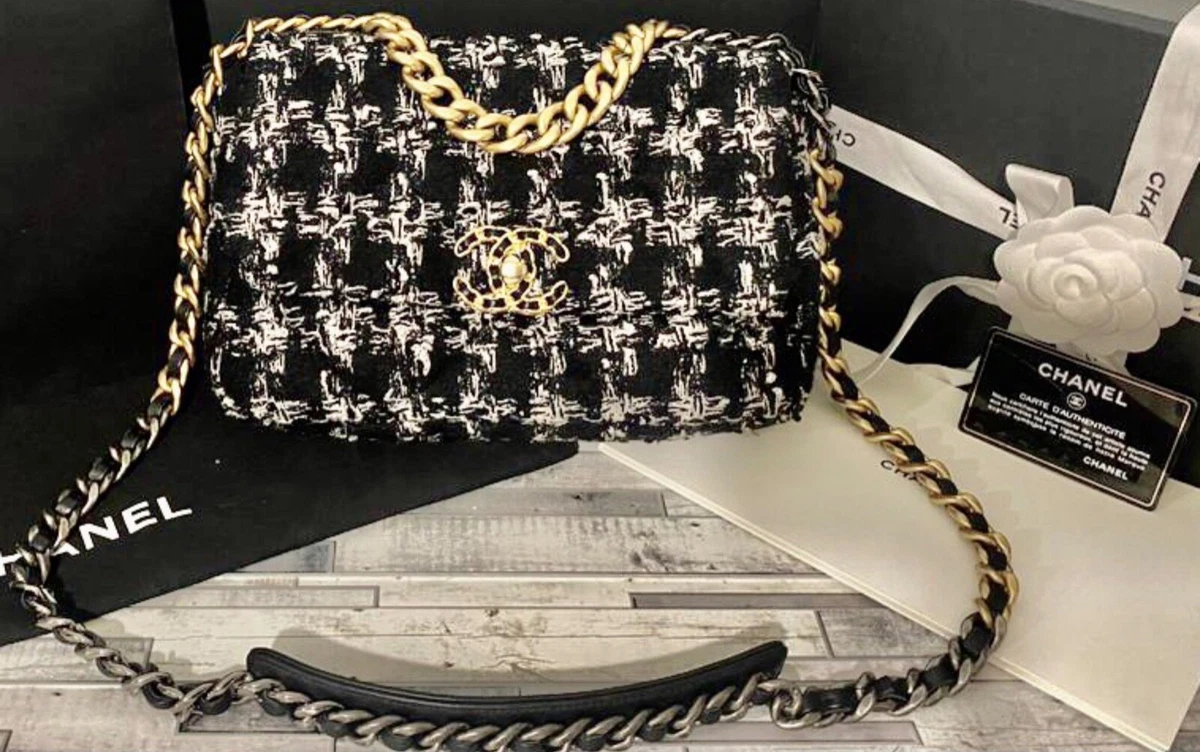 CHANEL 19 Flap Bag Houndstooth Small Black White Tweed Shoulder Bag 2020  20B