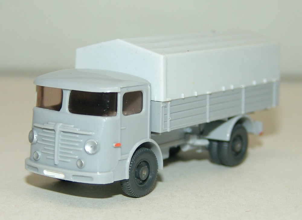HO 1:87  WIKING  BUSSING COVERED TRUCK (L20)