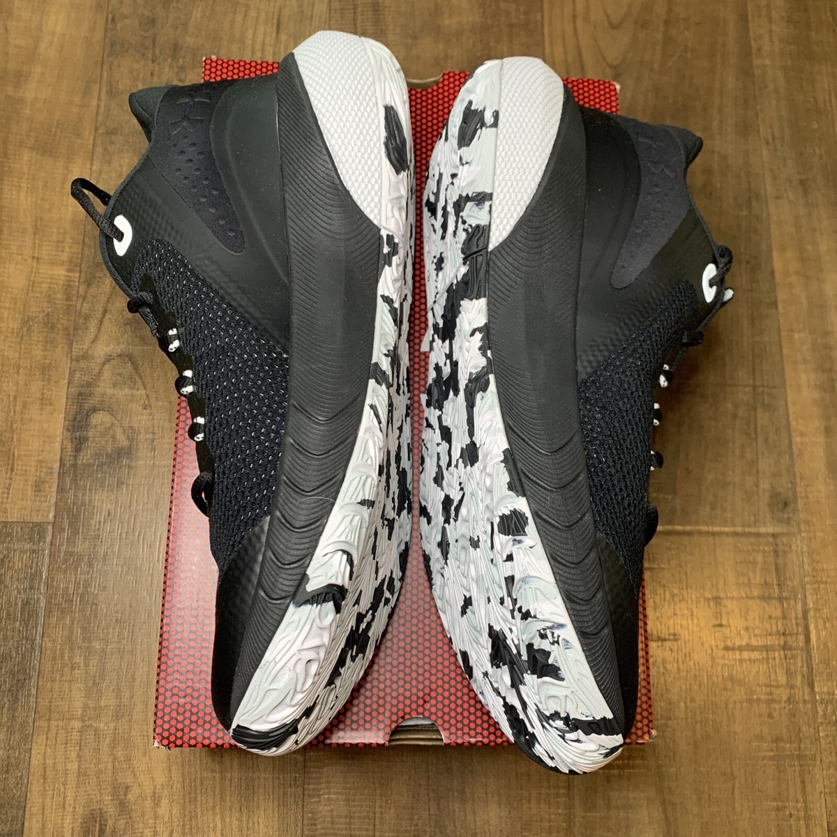 UNDER ARMOUR 3024398-001 HOVR Breakthru Women