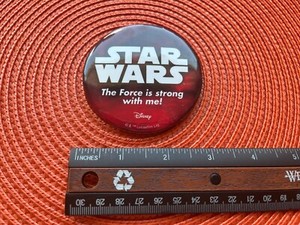 STAR WARS Pinback Movie Pin THE FORCE IS STRONG WITH ME pre-owned