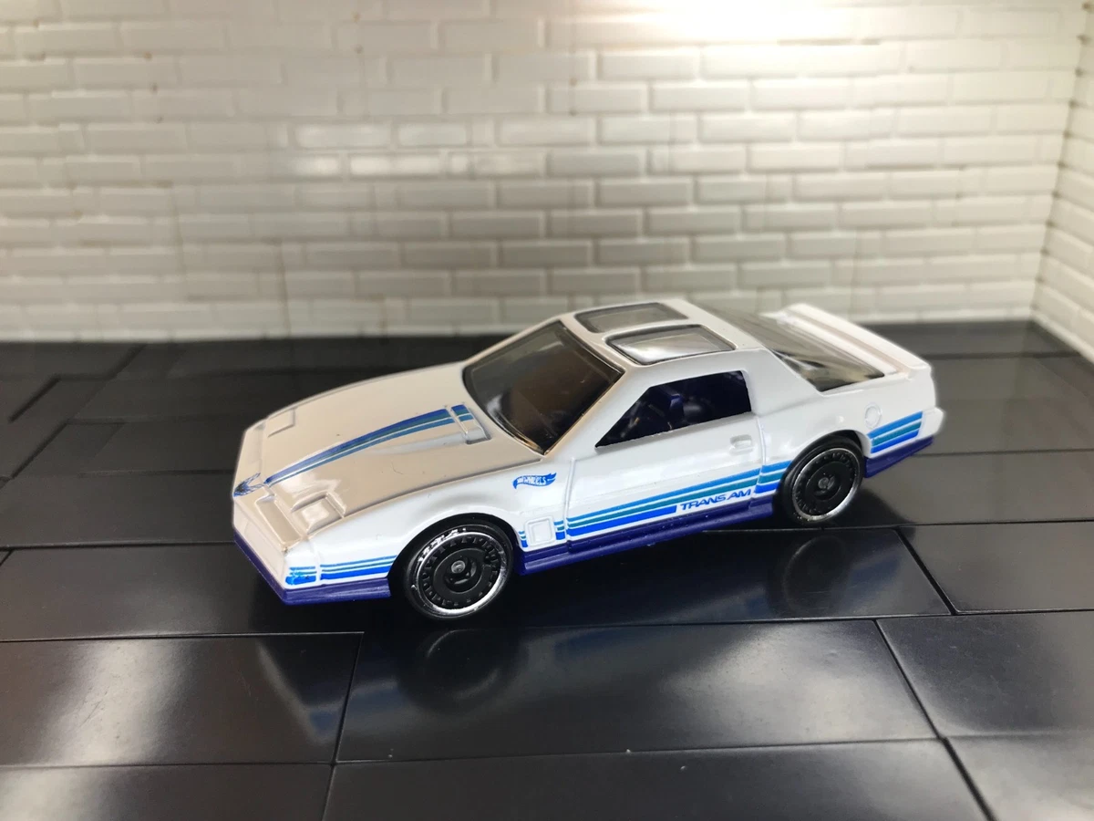 Pontiac Firebird Trans am in Modellautos, -Lkws & -Busse online