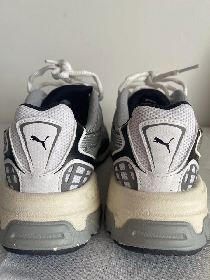 Puma sneakers size 7 - Imagen 4 de 4