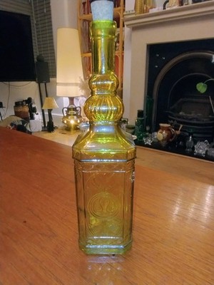 Gelbe Glasflasche Hergestellt in Spanien Quadratisch Apotheker 12'' Geprägtes Design Erhöhung