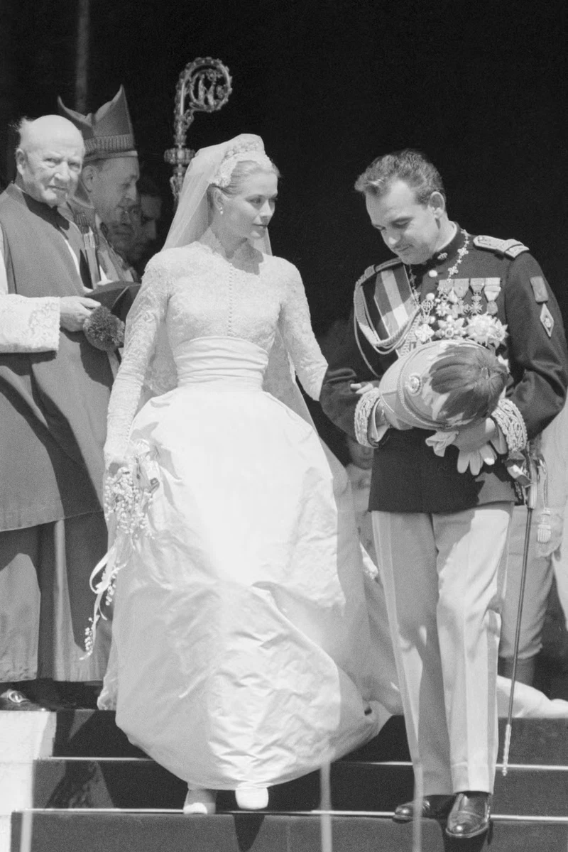 Franklin Mint 16" Vinyl DOLL Princess GRACE KELLY in Wedding Ensemble & Stand