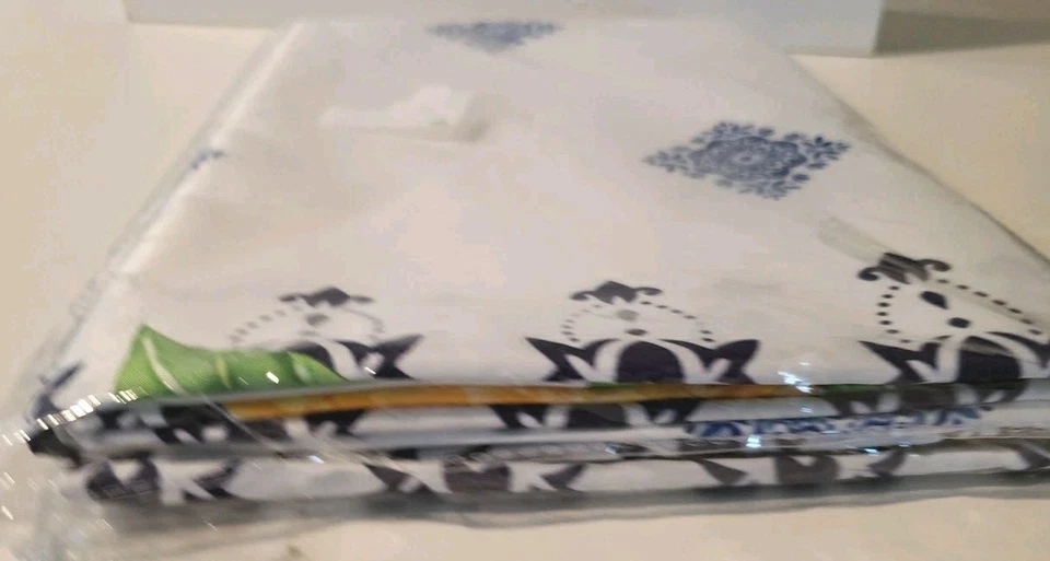 Spring/ Summer Tablecloth 60x 84 New Waterproof Indoor Outdoor Lemons Blue White - Image 4 of 4