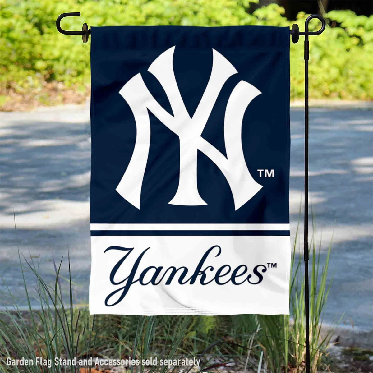 De V.S. - NEW YORK, 12 Augustus 2018: Golvende Vlag Met Embleem Van Het New York Yankees Het