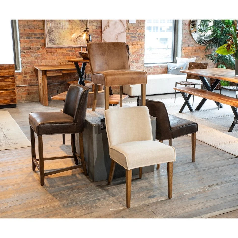 Silla de comedor Avery en cuero marrón oscuro con patas marrón mate - Juego de 2 Foto 2 de 3