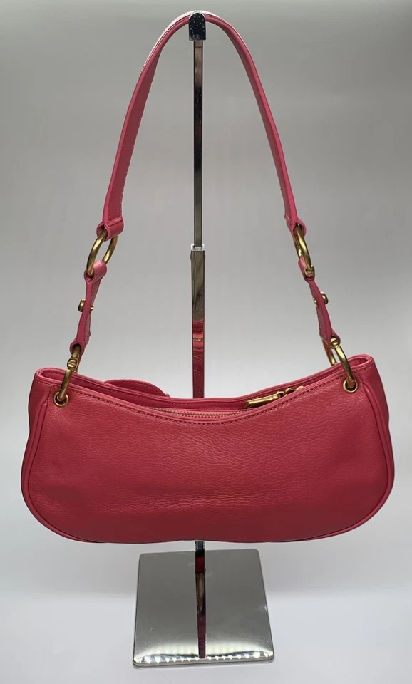 Bolso de Hombro Juicy Couture Y2K Cuero Rosa Caliente Acento Corazón Baguette De Colección Foto 2 de 4