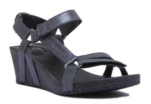 teva ysidro universal flat sandal